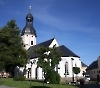 St. Ulrich-Kirche von der Bundesstraße